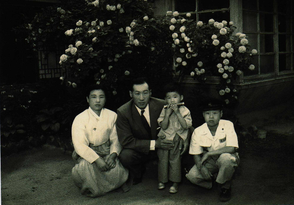 1960년 정주영 부부와 아들.bmp